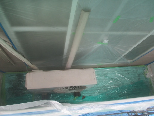 １階ベランダ養生終了です