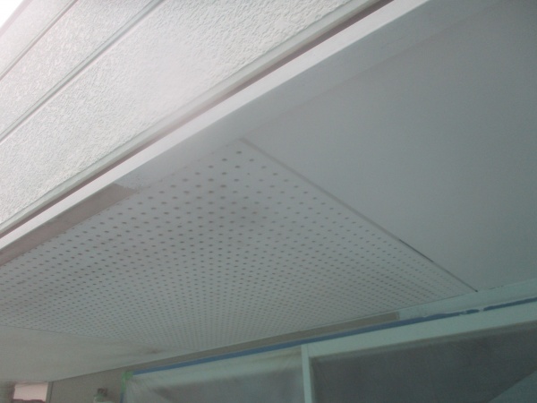 軒天塗装の２回目が終了しました