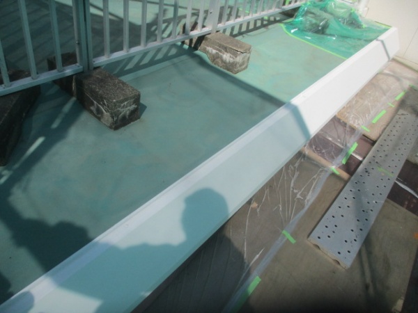 幕板の下塗り完了です