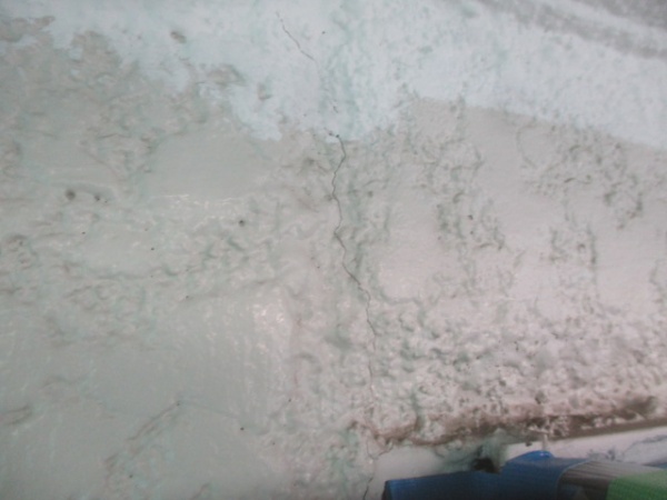外壁面のひび割れです