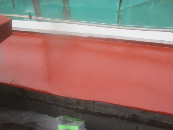 屋根板金部の錆止め塗装終了です