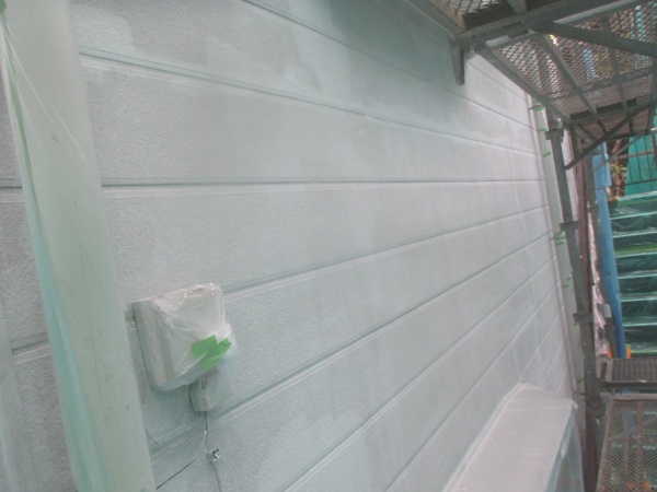 １階外壁下塗り終了です