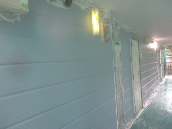 外壁面の中塗りが終了しました