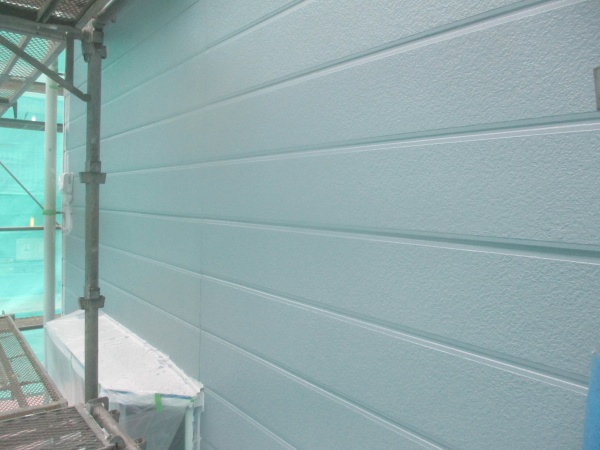 外壁面の中塗りが終了しました