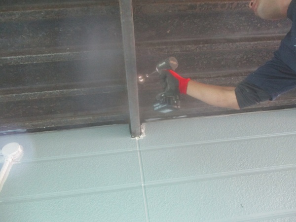 エントランス裏のケレン中です