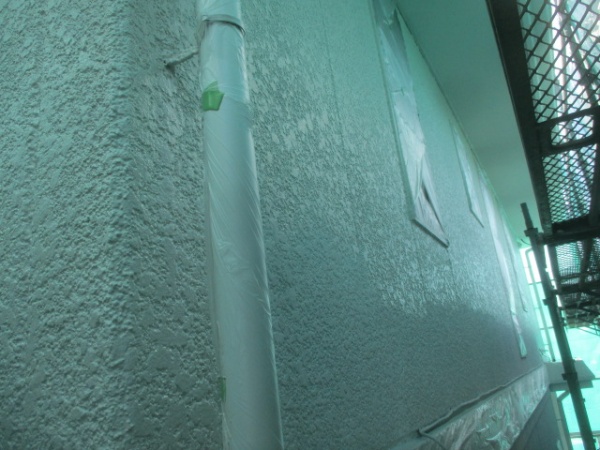 リシン外壁の２階の外壁中塗り終了です