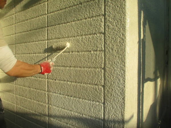 １階部分の中塗り中です