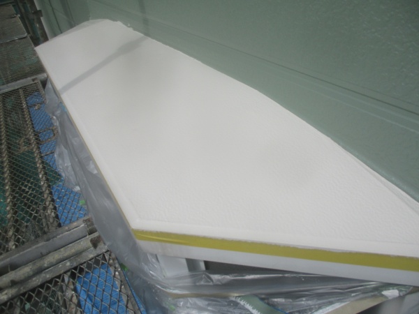 出窓天板の錆止め塗装終了です