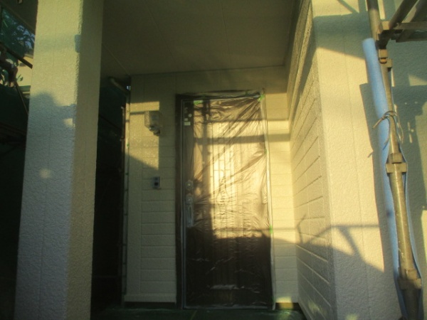 １階部分の中塗り終了です