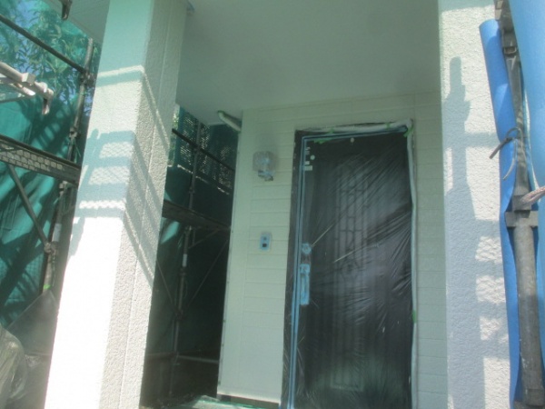 １階部分の上塗り終了です