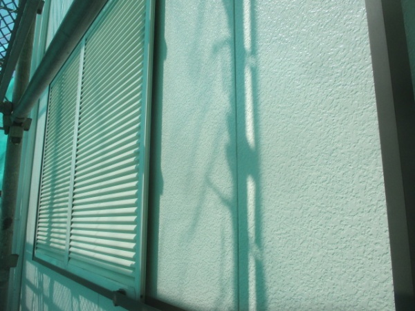 雨戸裏の塗装が終了しました