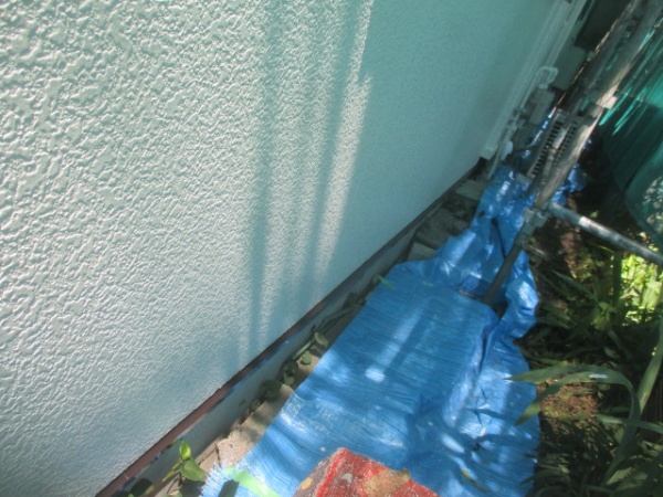 土台水切りの中塗り終了です