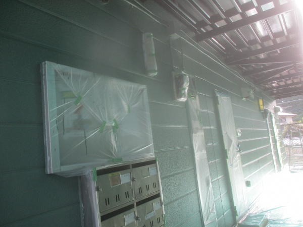 １階外壁上塗りが終了しました