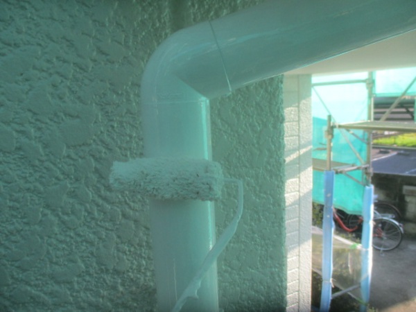 雨樋の中塗り中です