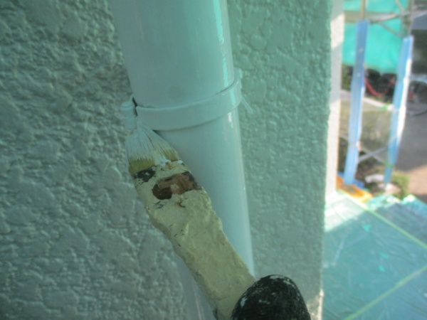 雨樋の中塗り中です