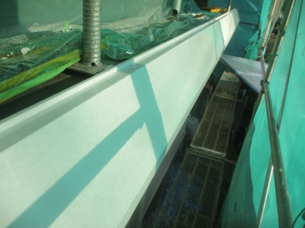 パラペットの中塗り終了です