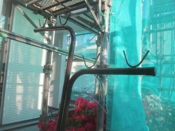 物干し竿掛けの中塗り終了です