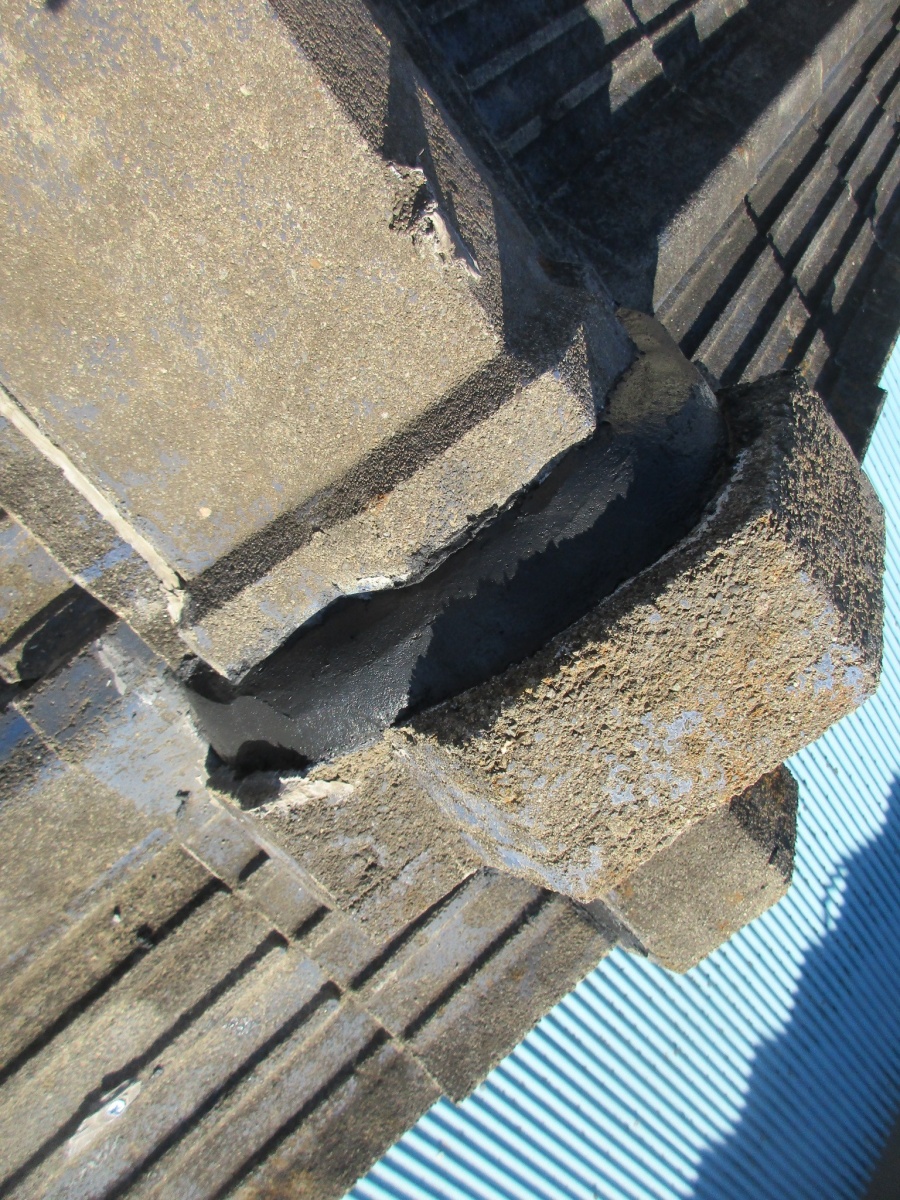 鬼首に漆喰を巻きました。