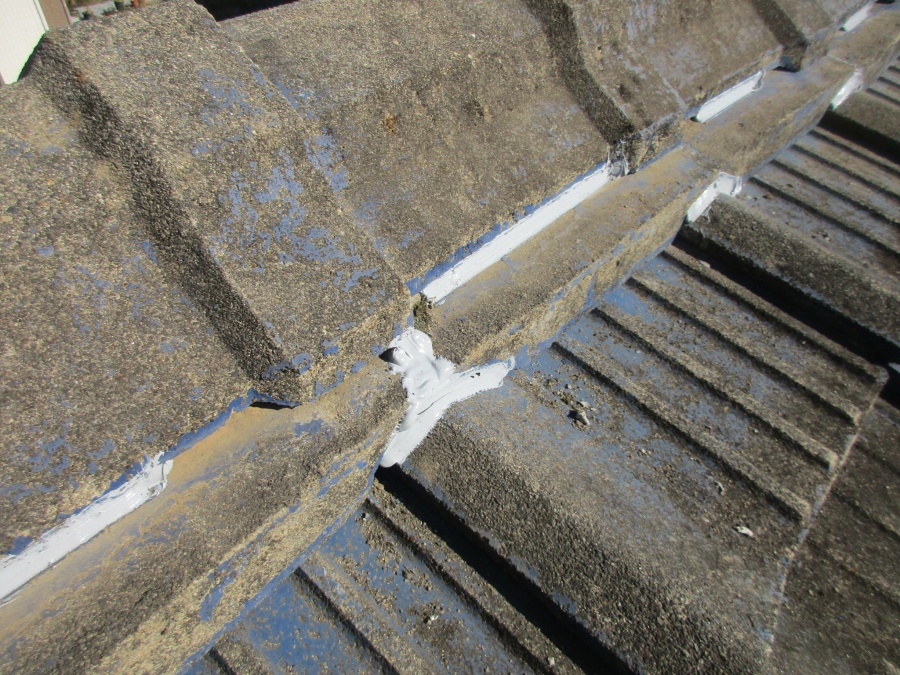 棟をコーキングでとめました。