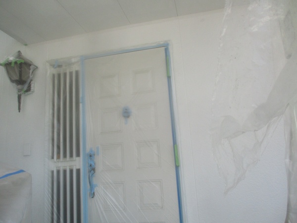 １階外壁面の下塗り終了です