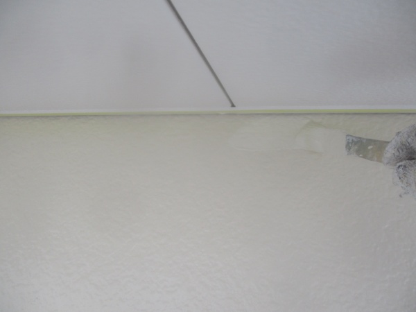 軒天取り合い上塗りです