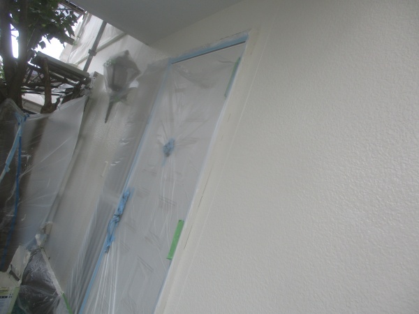 １１階外壁の上塗り終了です