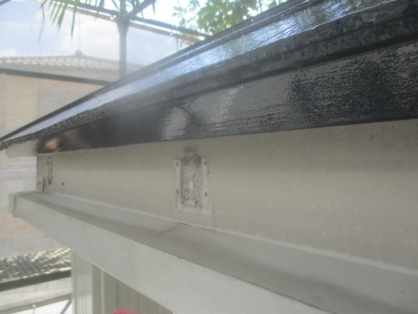 軒先水切りの中塗り終了です