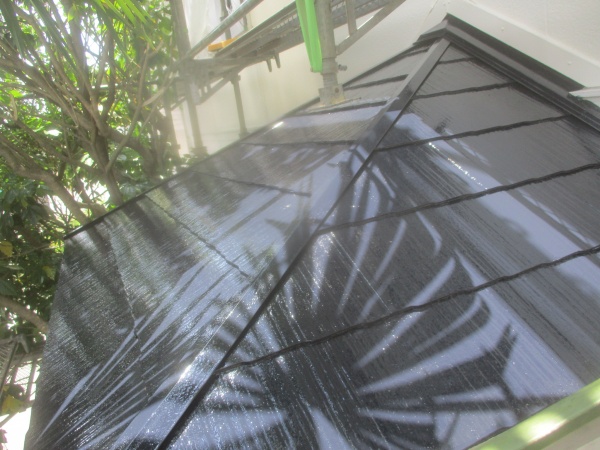 玄関屋根の上塗り終了です