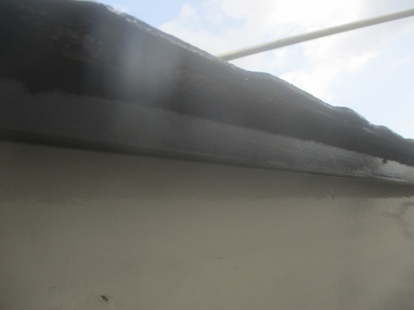 軒先水切りの上塗り終了です