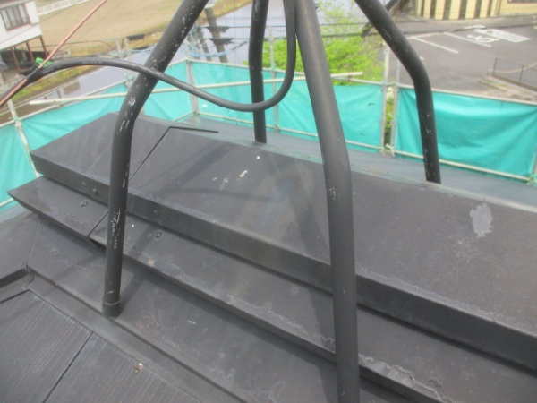 ケレン前の棟板金の状態です