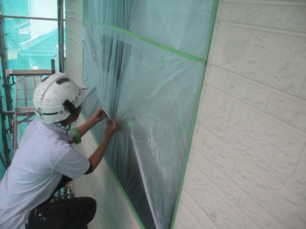 窓周りの養生中です