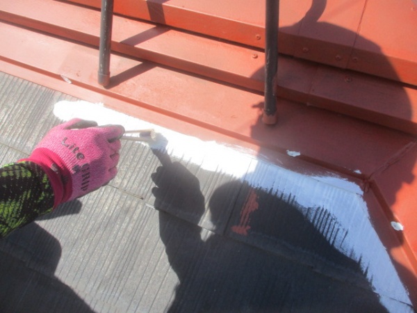 下塗りシーラーの刷毛塗装中です