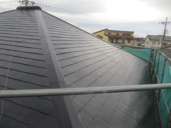 屋根の中塗りが終了しました