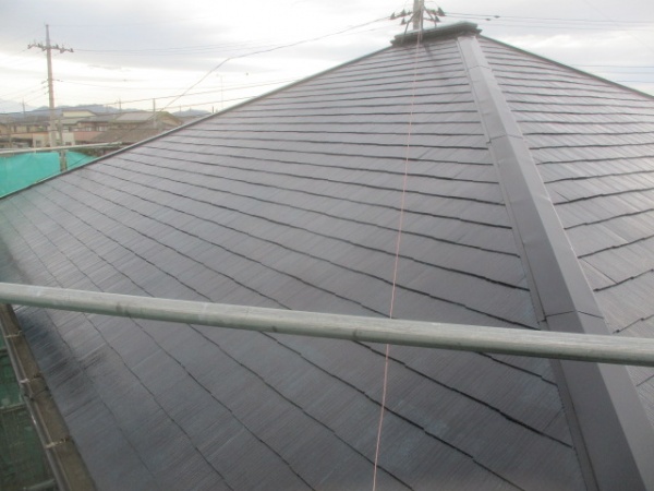 屋根の中塗りが終了しました