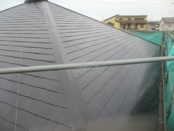 スレート屋根の上塗りが終了しました