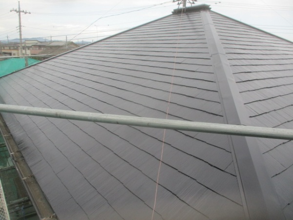 スレート屋根の上塗りが終了しました