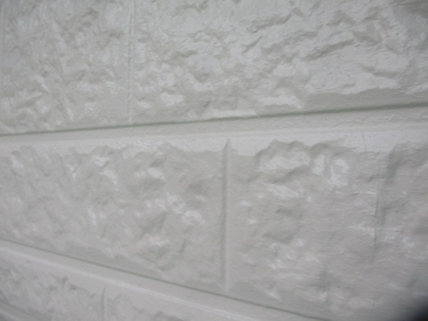 中塗り終了後の外壁面です