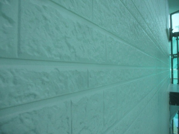 外壁の上塗り状態です