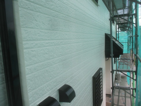 勝手口屋根の完工です