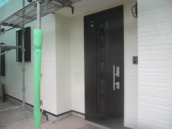 １階外壁の完工です