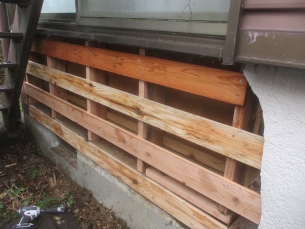 高さ調整の貫き板を取り付けました