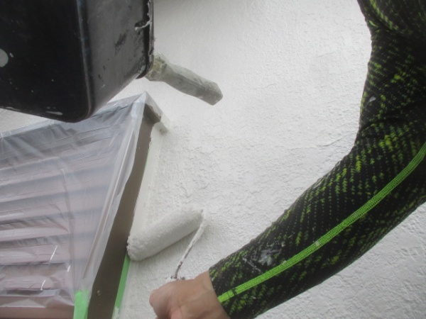 上塗り塗装中です