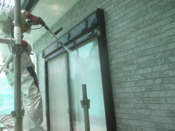 １階の高圧洗浄中です