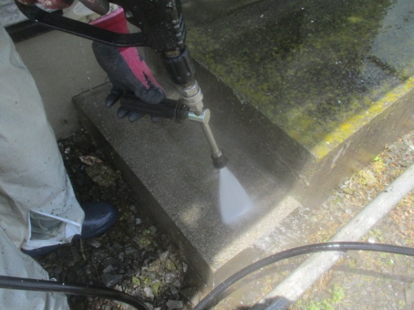 土間洗浄中です