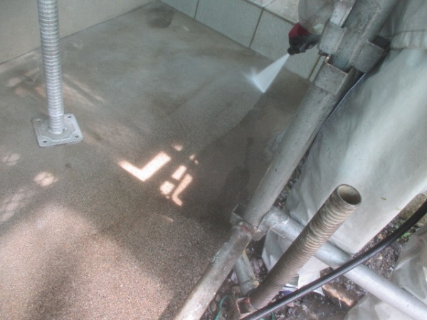 土間洗浄中です