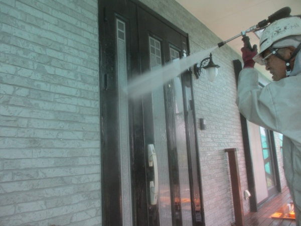 １階の高圧洗浄中です