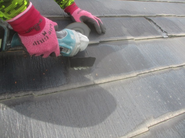 屋根雪止めの撤去中です