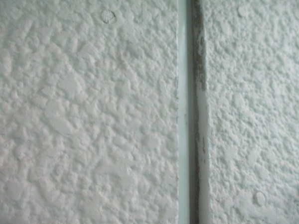 外壁目地の撤去終了です