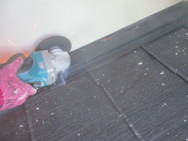 壁水切りの撤去中です