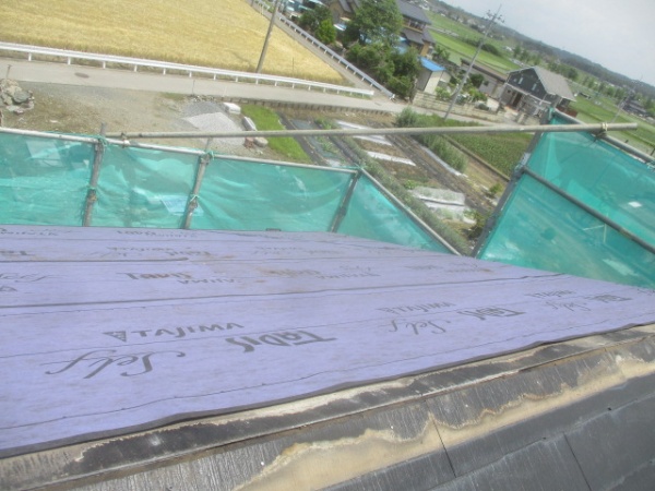 ルーフィングの貼り付け終了です